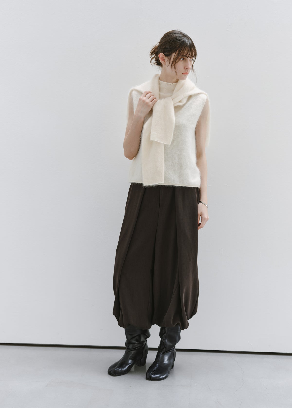 ROLL HEM SLEEVELESS WOOL TOP