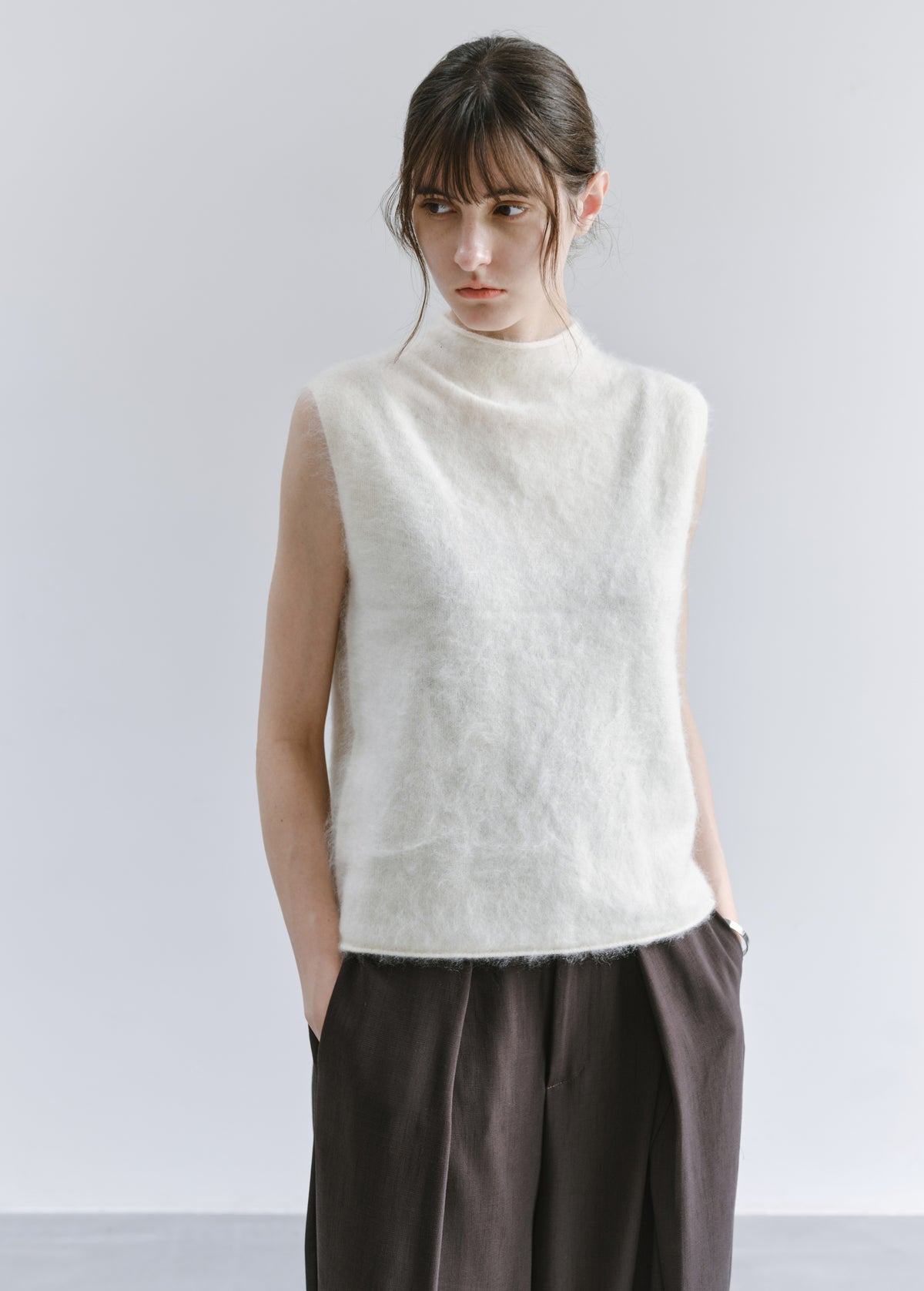 ROLL HEM SLEEVELESS WOOL TOP
