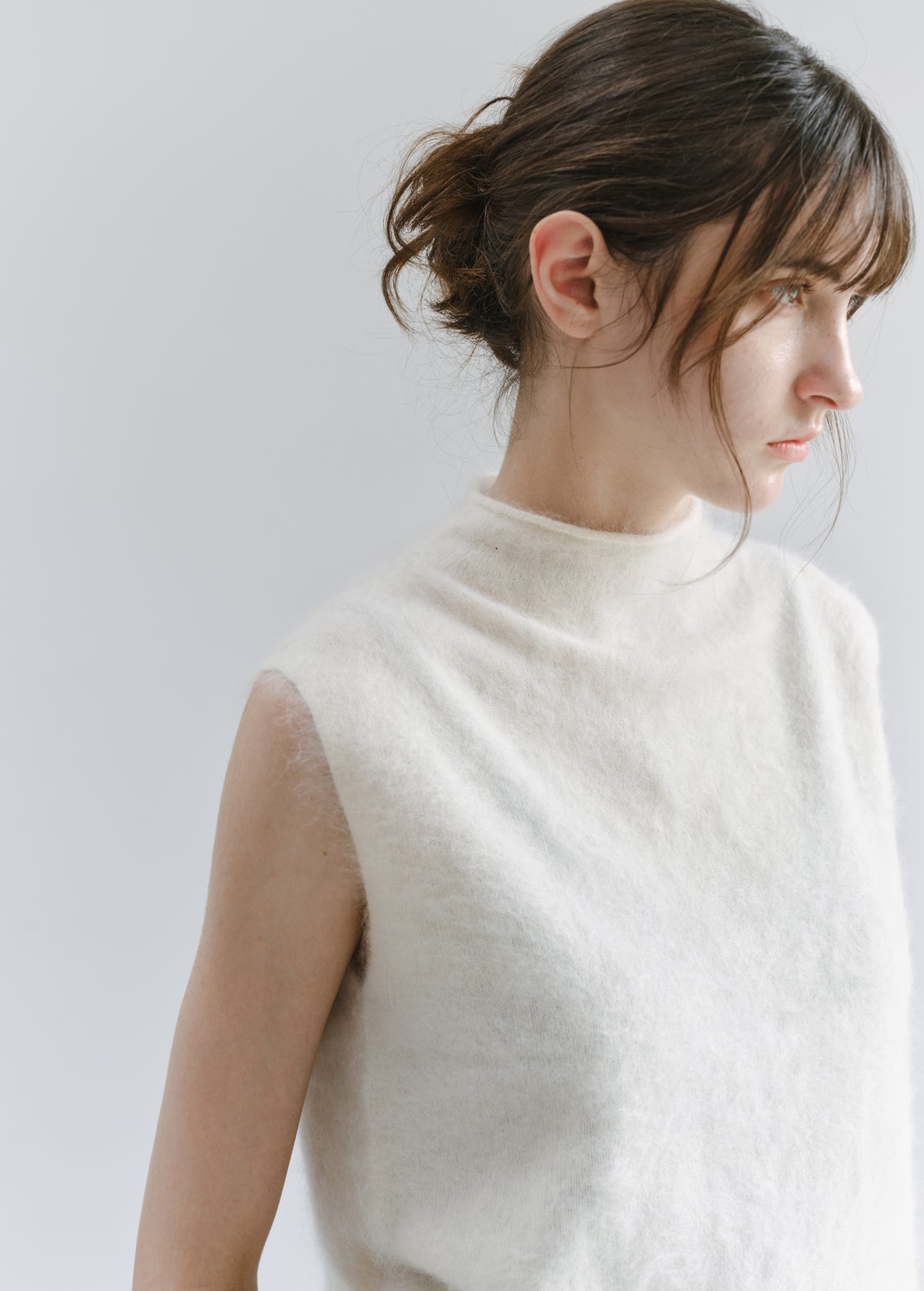 ROLL HEM SLEEVELESS WOOL TOP