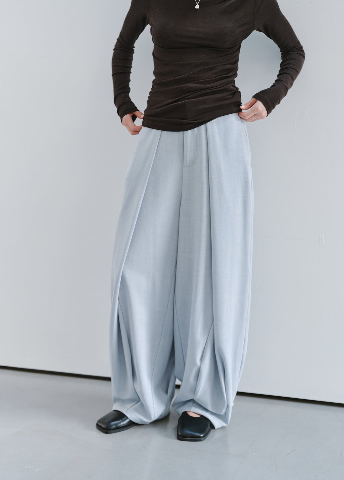 TUCK HEM DRAPE SLACKS