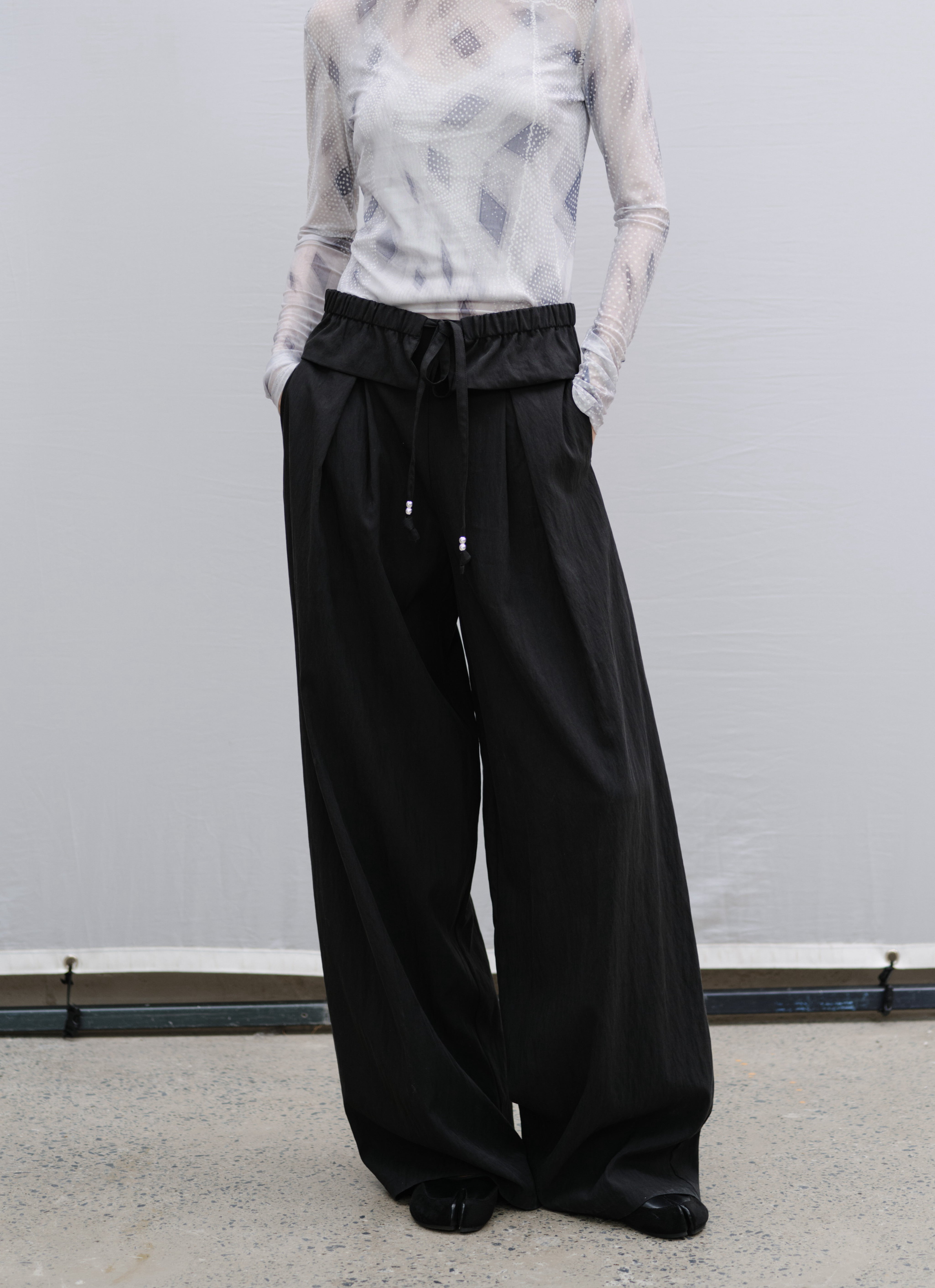 PLEATS WAIST DRAPE PANTS / 플리츠 웨스트 드레이프 팬츠