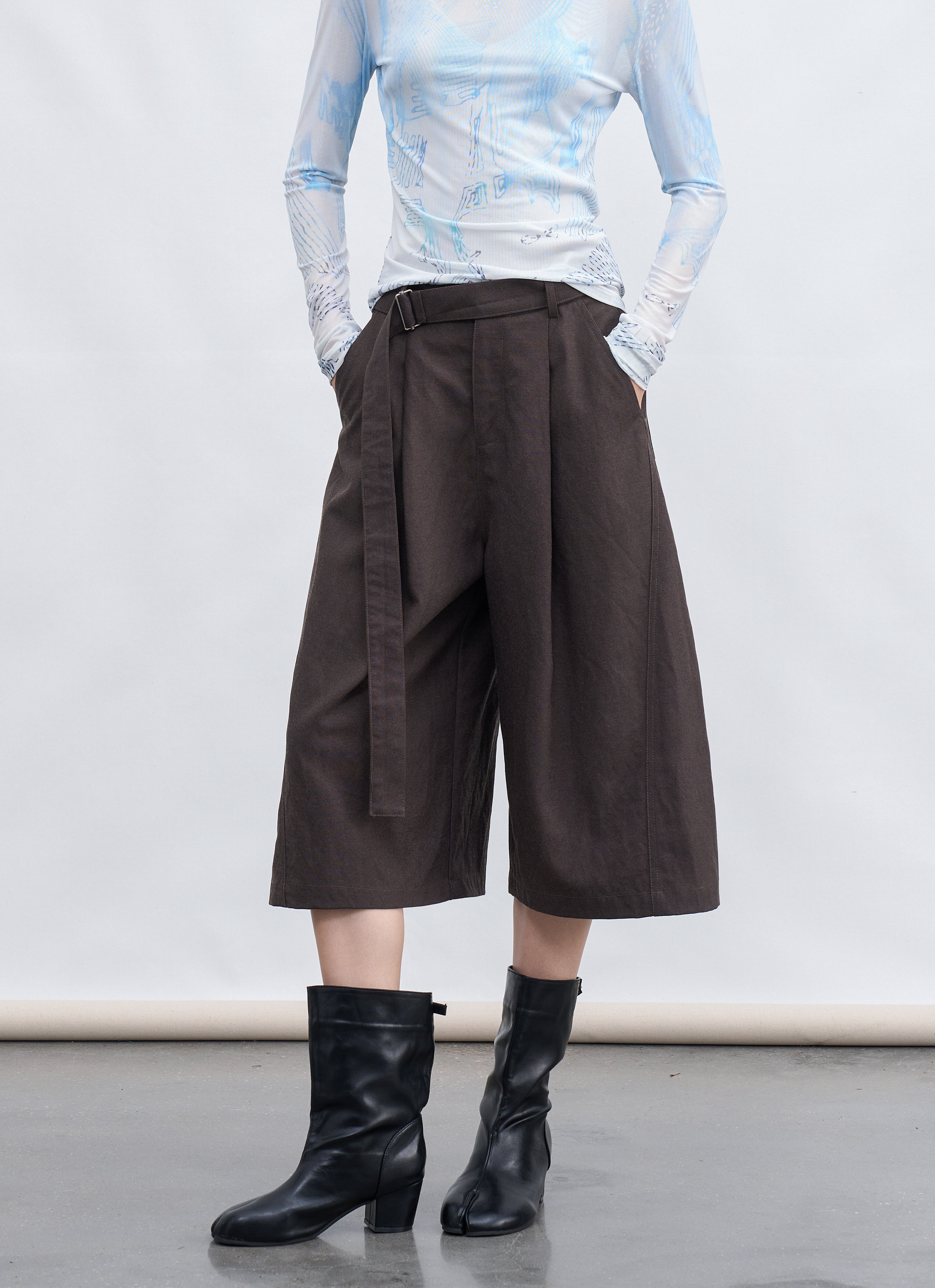 WIDE CURVE HALF PANTS
