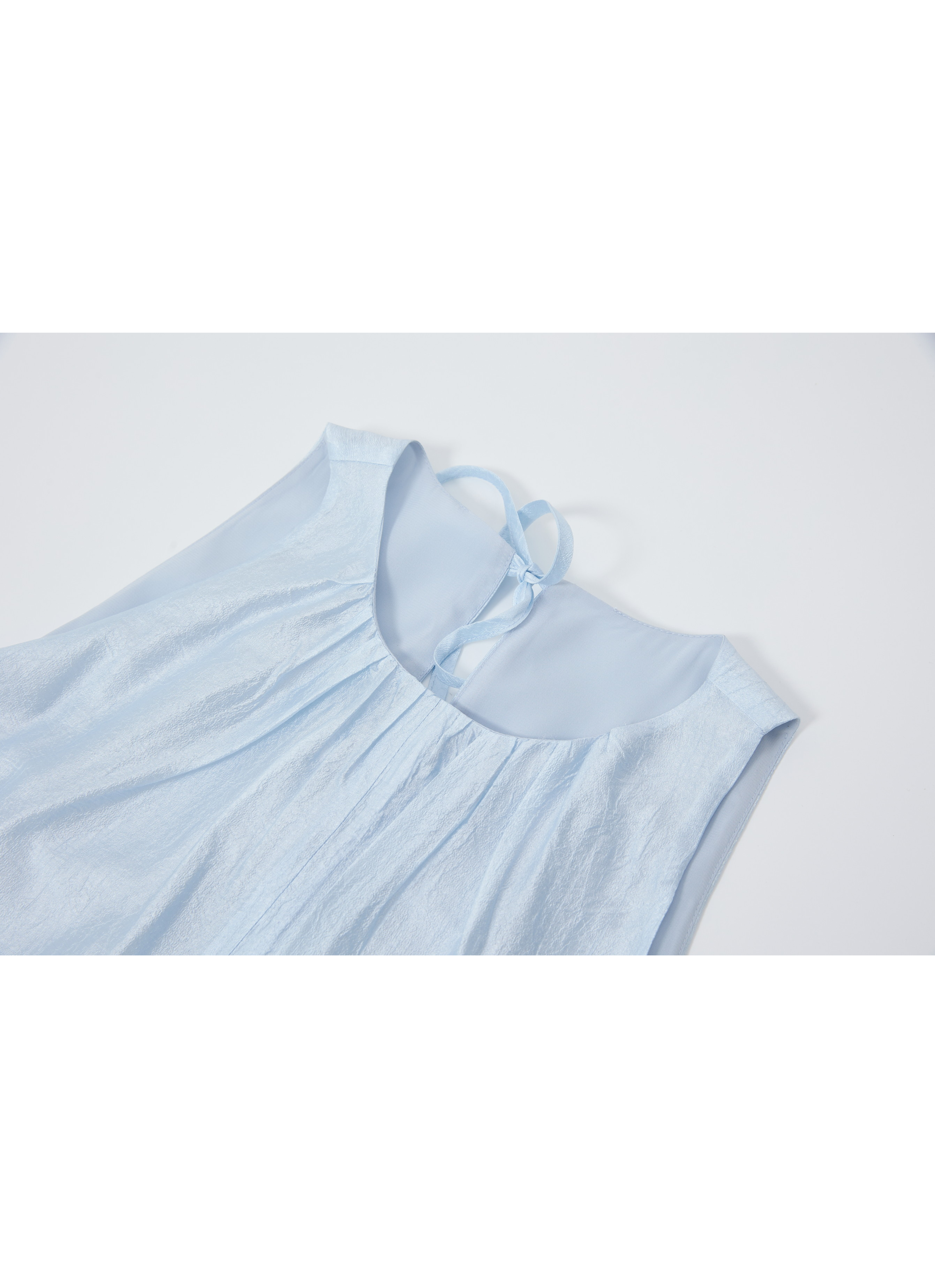 BACK RIBBON SMOOTH DRESS