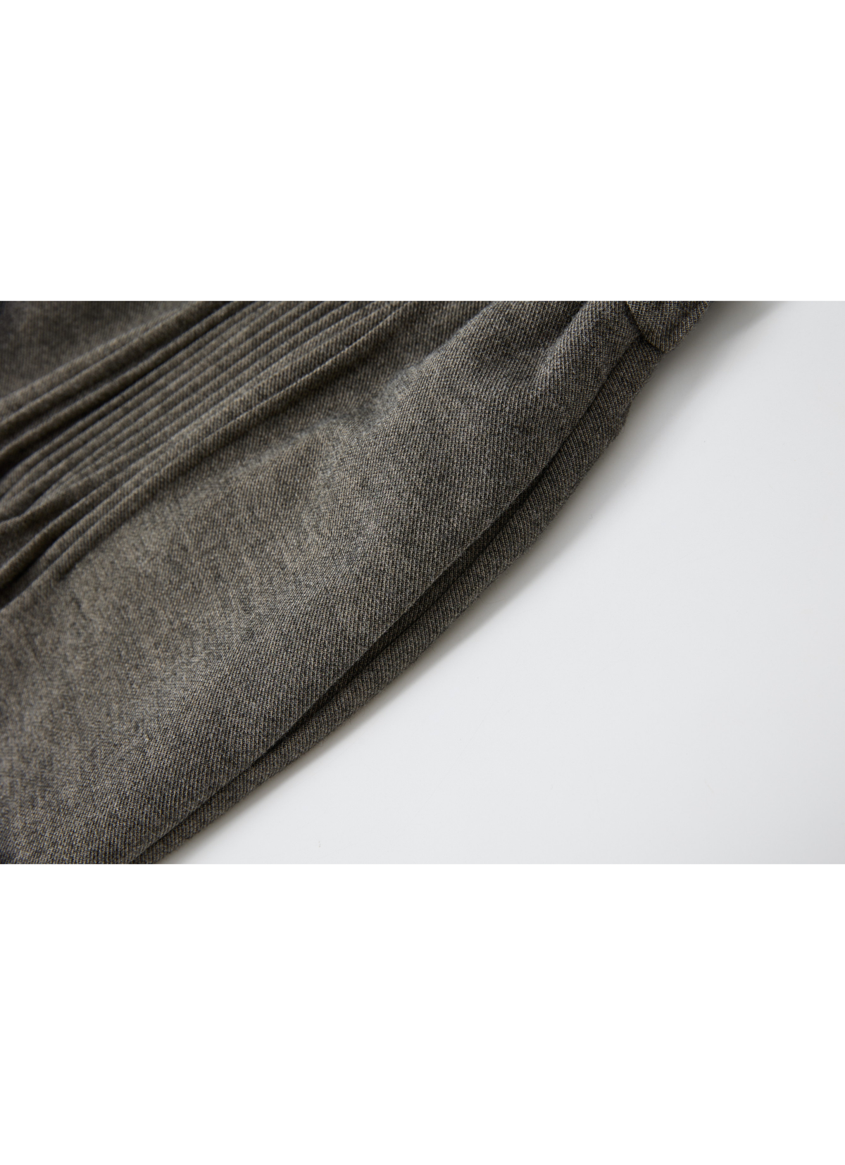 EDGE PLEATS LANTERN PANTS
