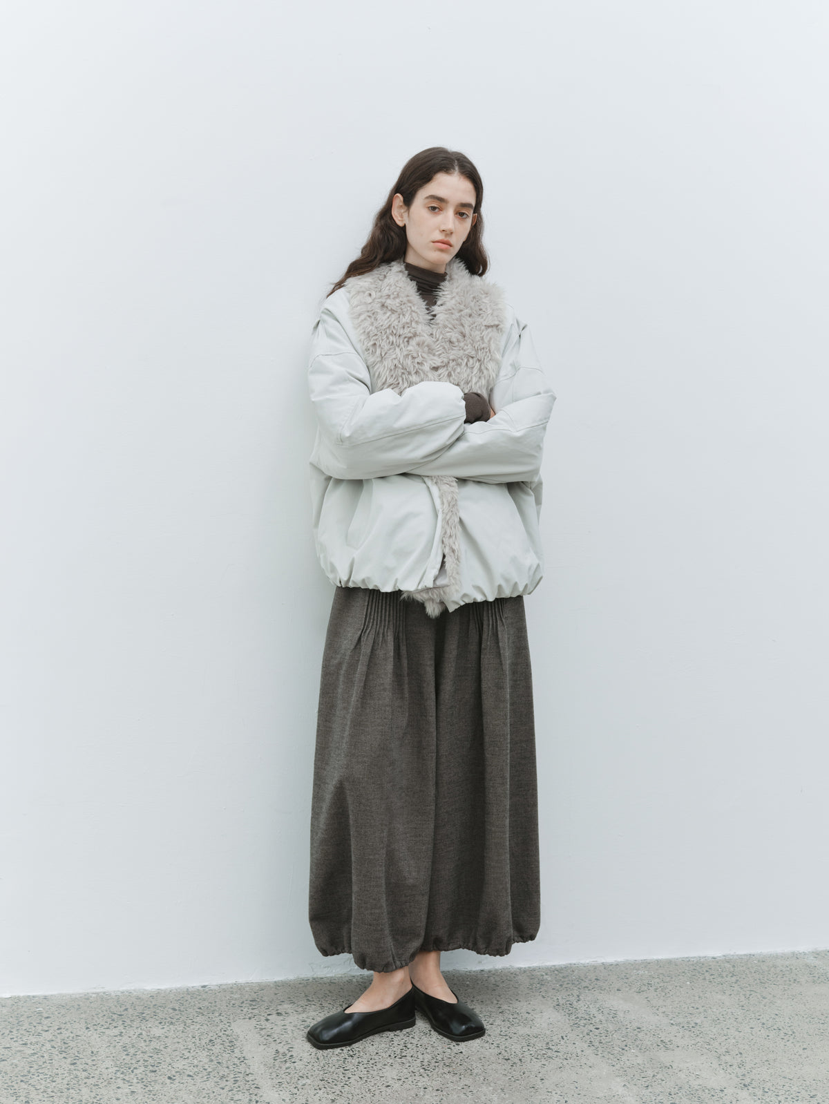 EDGE PLEATS LANTERN PANTS