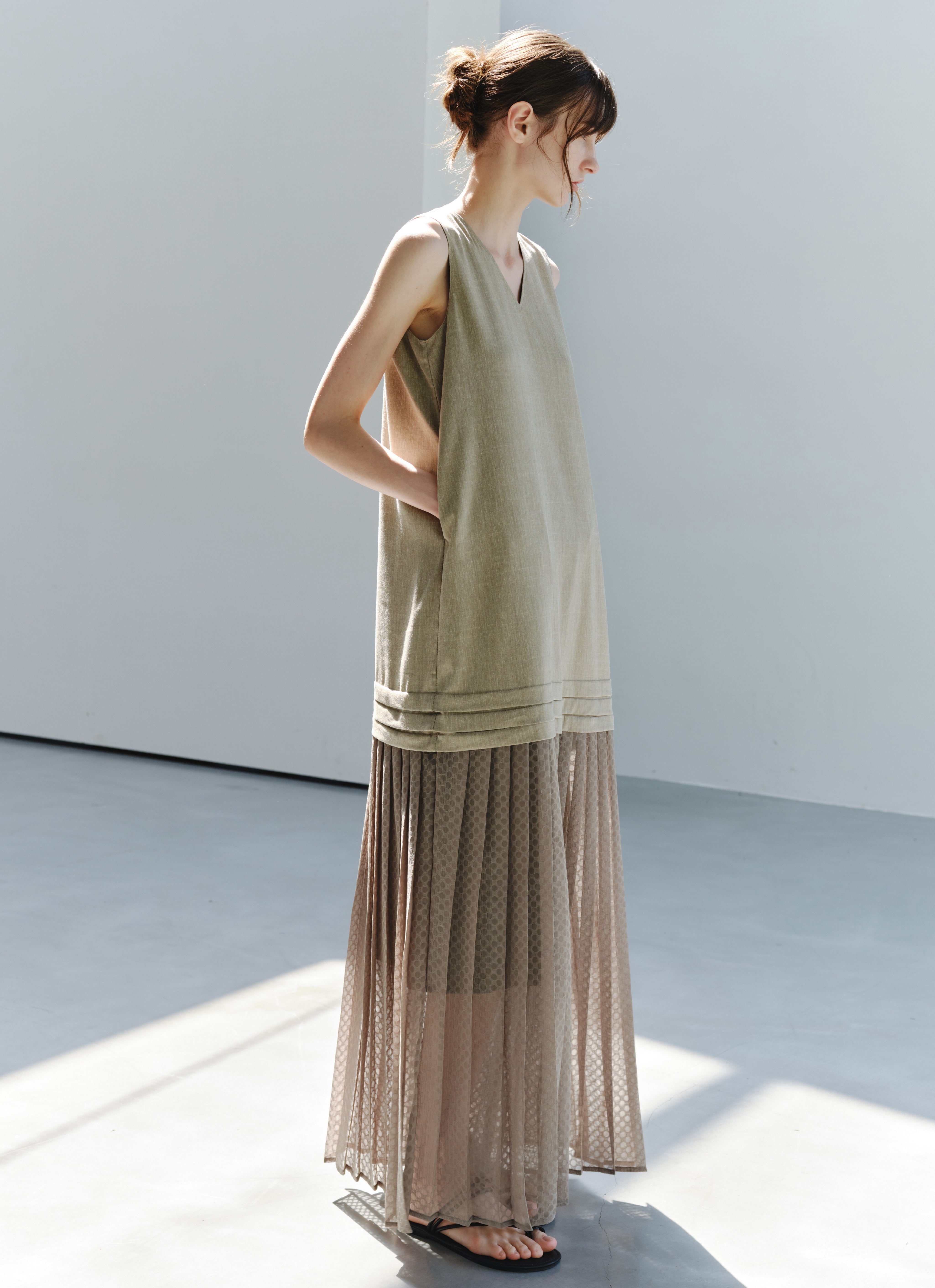 BUBBLE PLEAT DOCKING DRESS