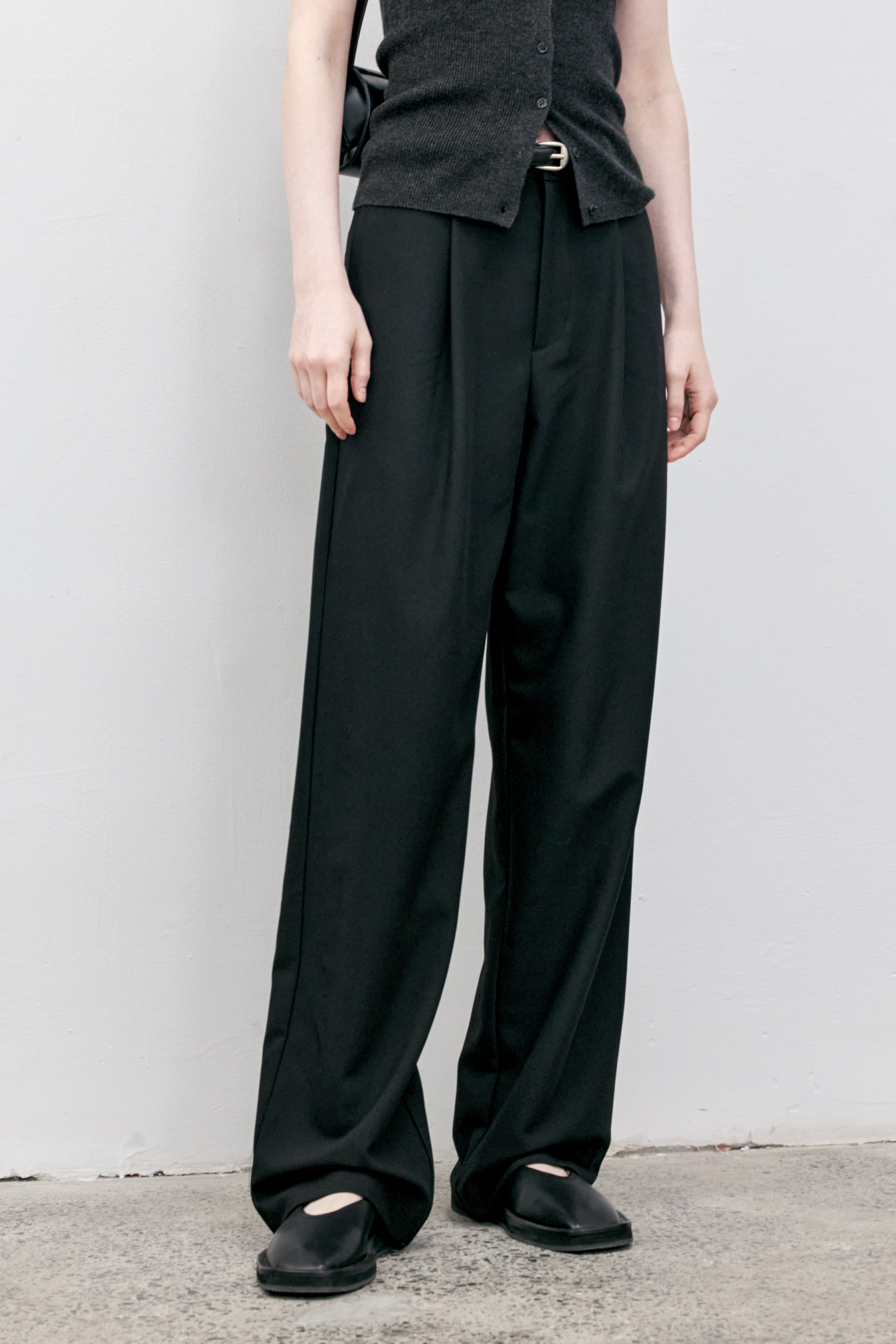 BASIC DRAPE STRAIGHT PANTS