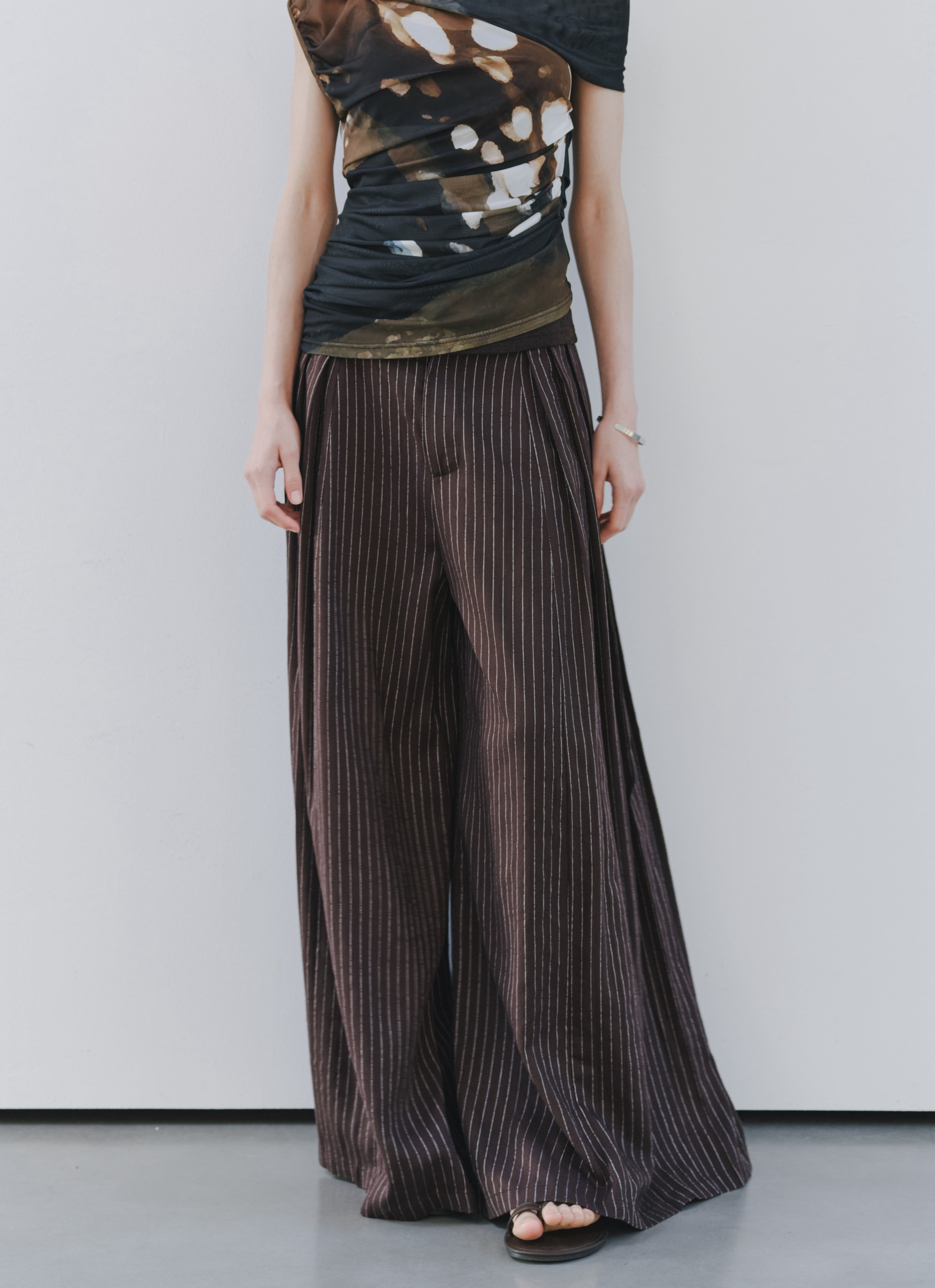 SIDE PLEAT STRIPE PANTS