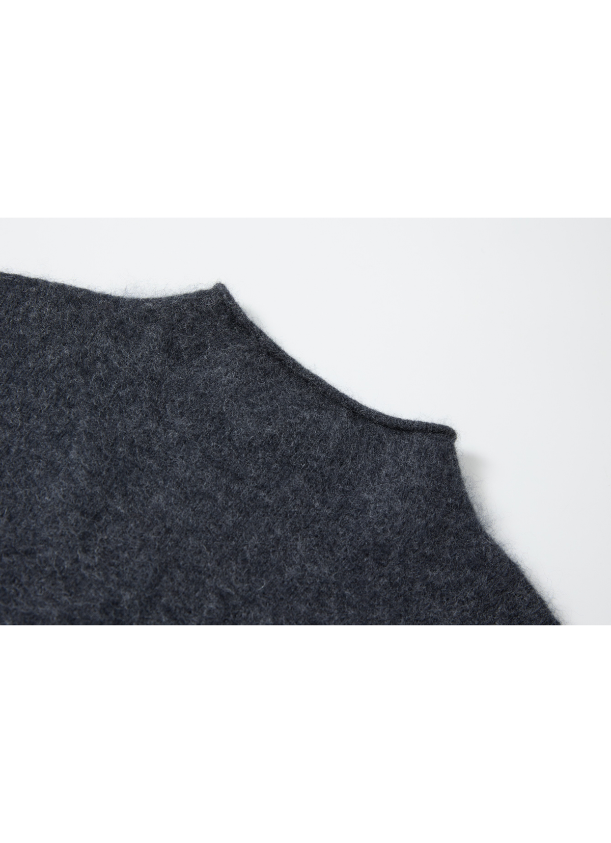 ROLL HEM SLEEVELESS WOOL TOP