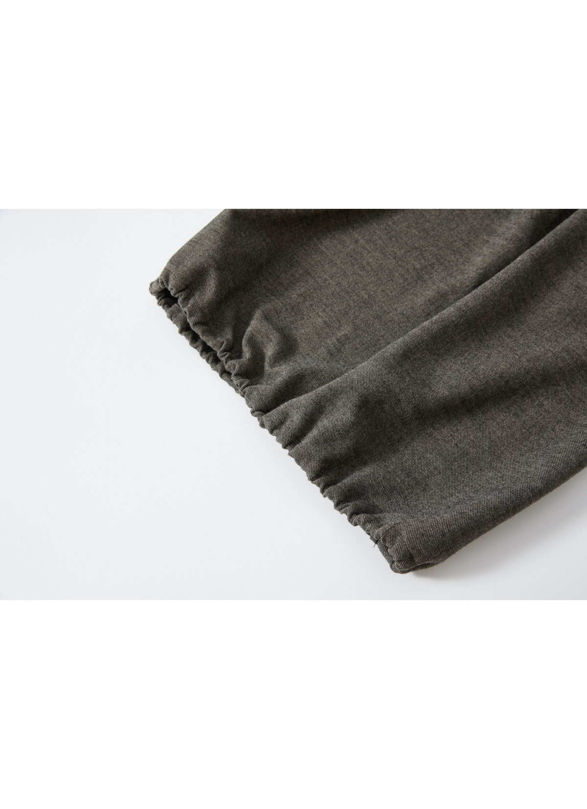 EDGE PLEATS LANTERN PANTS