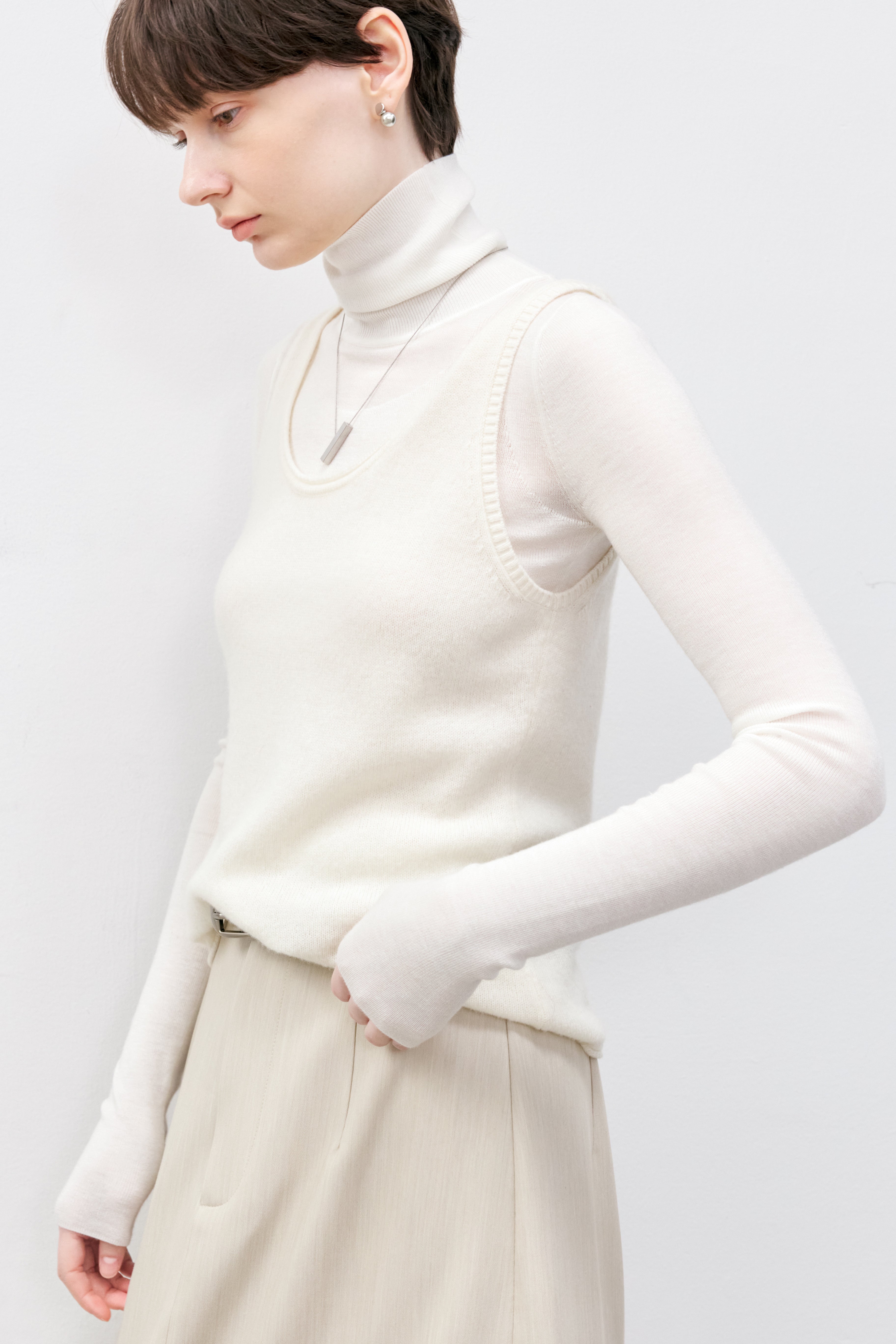 SLIM FIT TURTLENECK SWEATER / スリムフィットタートルネックセーター