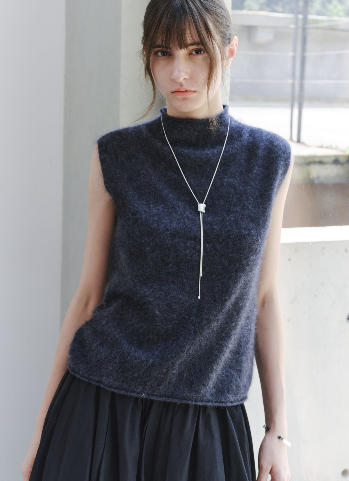 ROLL HEM SLEEVELESS WOOL TOP