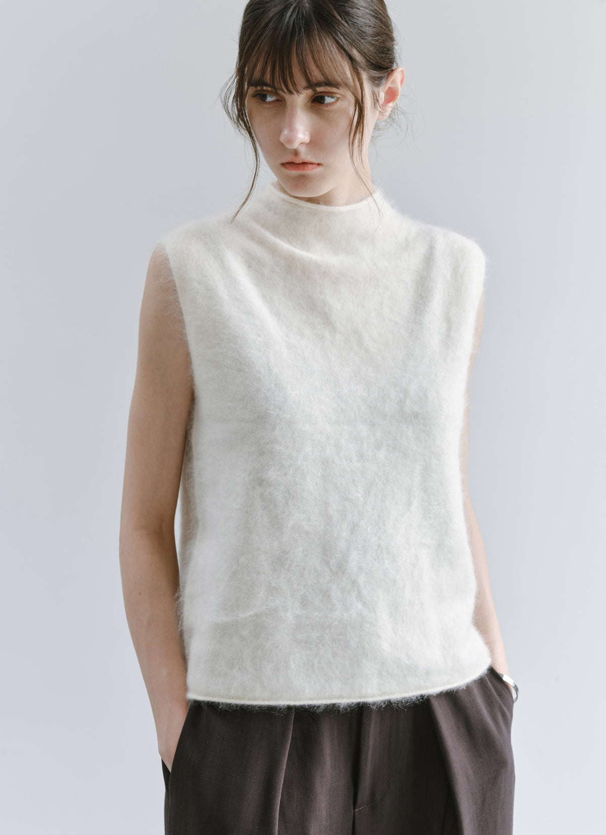 ROLL HEM SLEEVELESS WOOL TOP