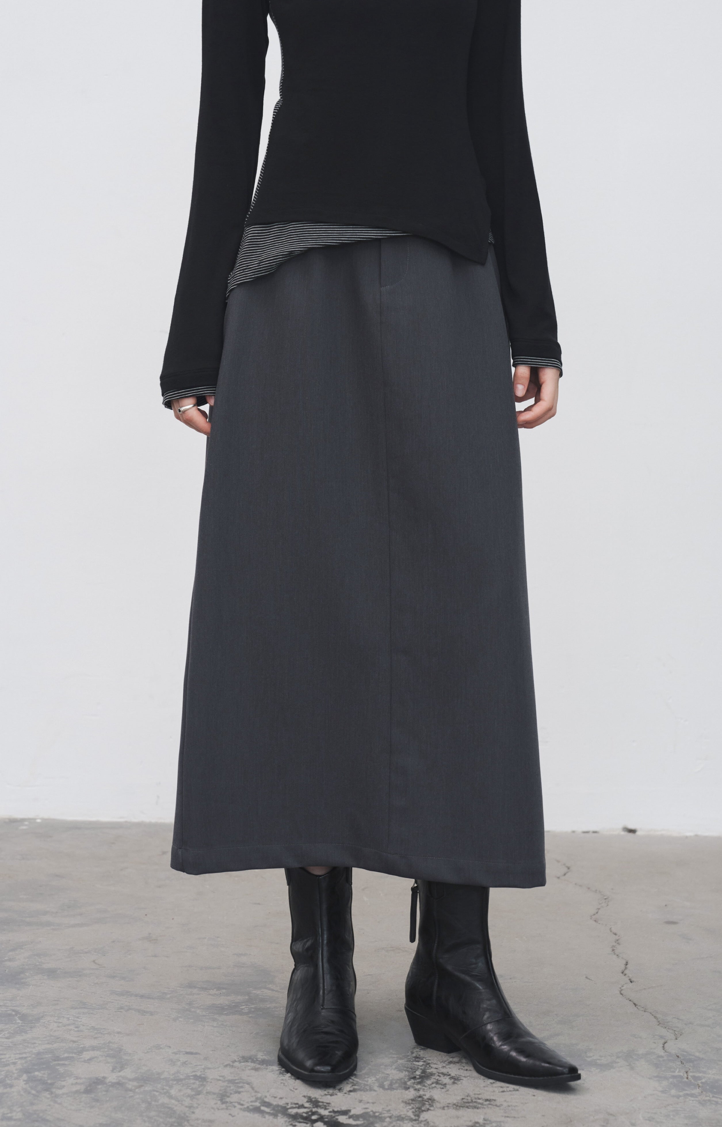 BACK SLIT FLAT SKIRT
