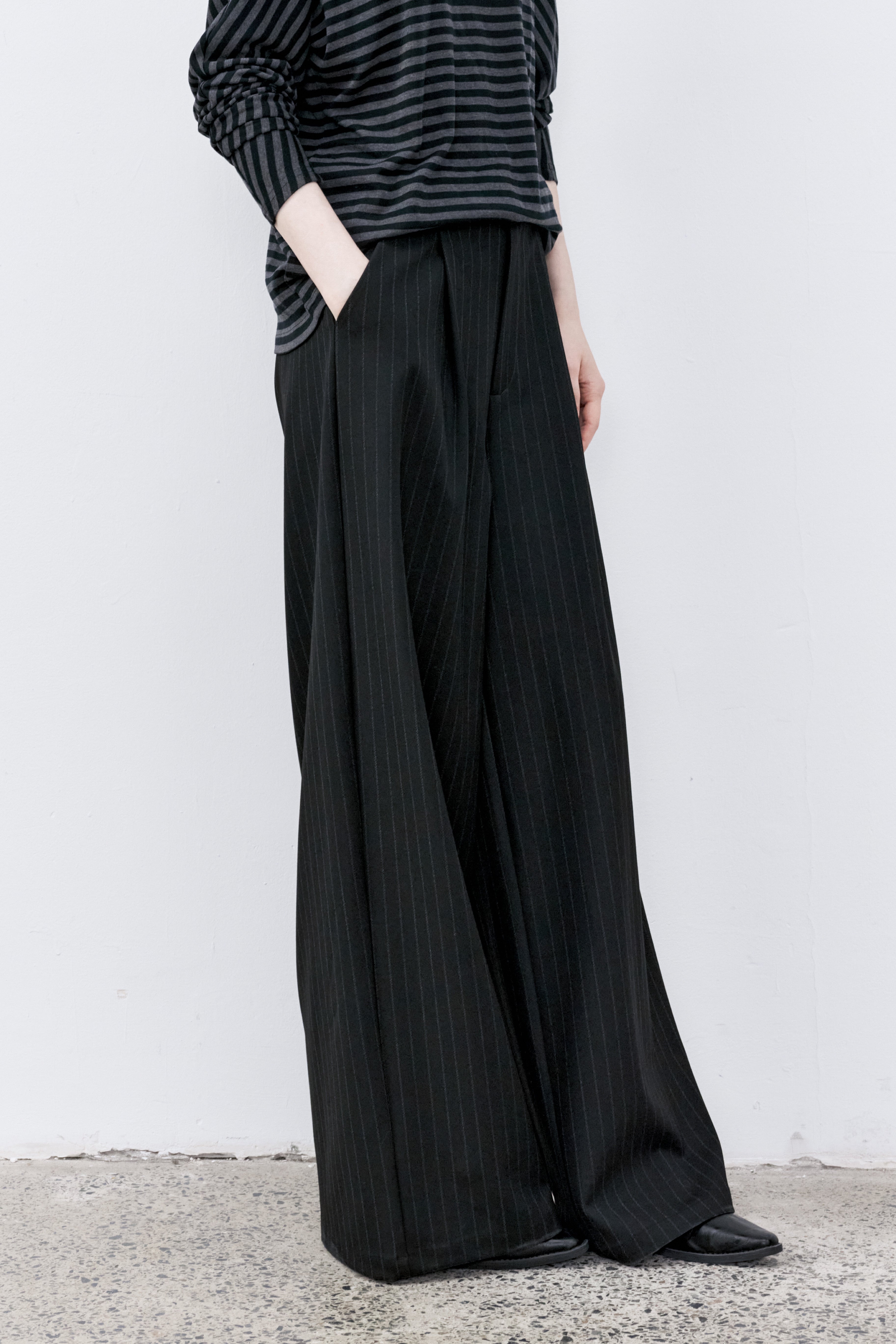 WIDE DRAPE STRIPED PANTS / ワイドドレープストライプパンツ