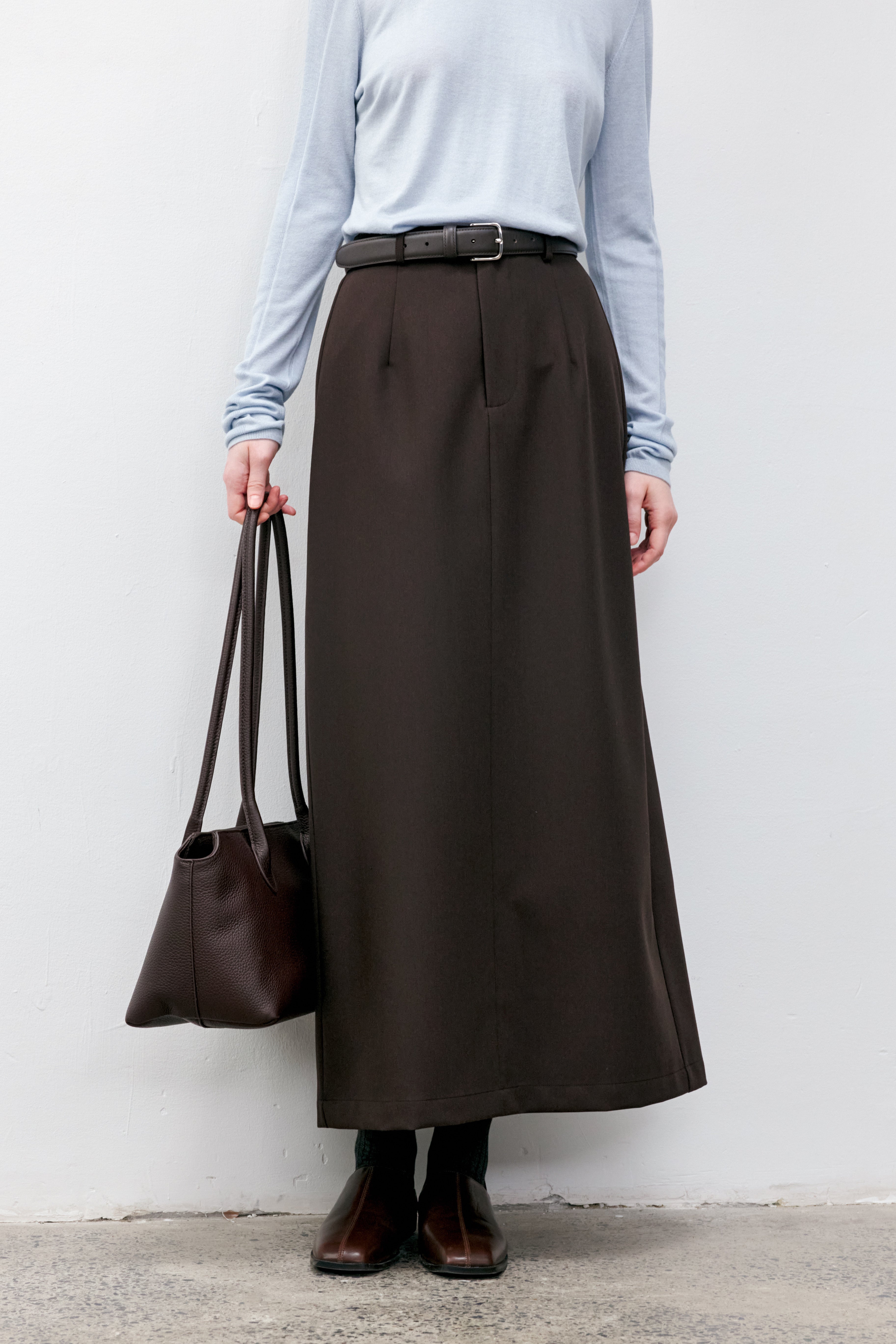 BACK SLIT FLAT SKIRT