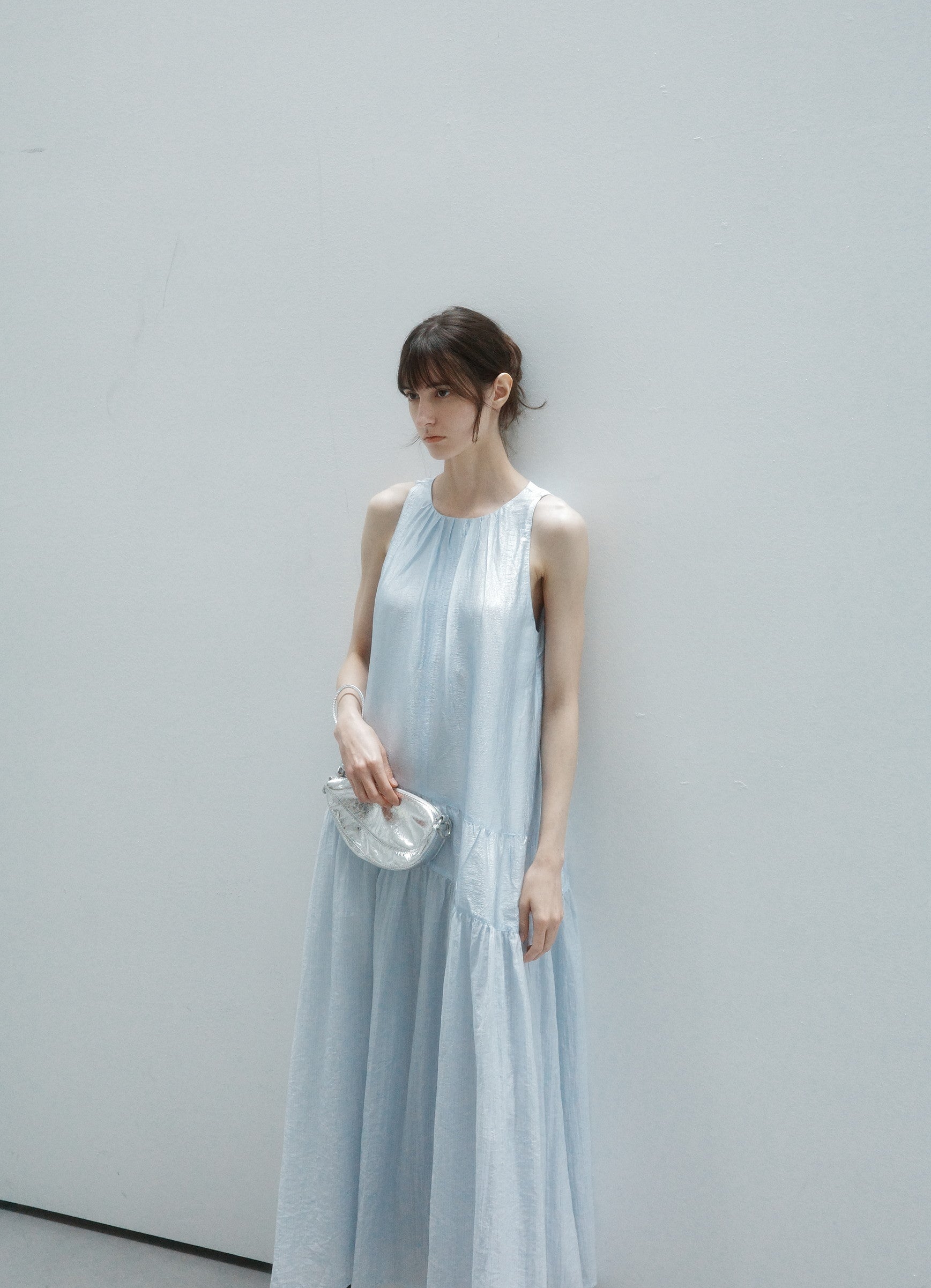 BACK RIBBON SMOOTH DRESS