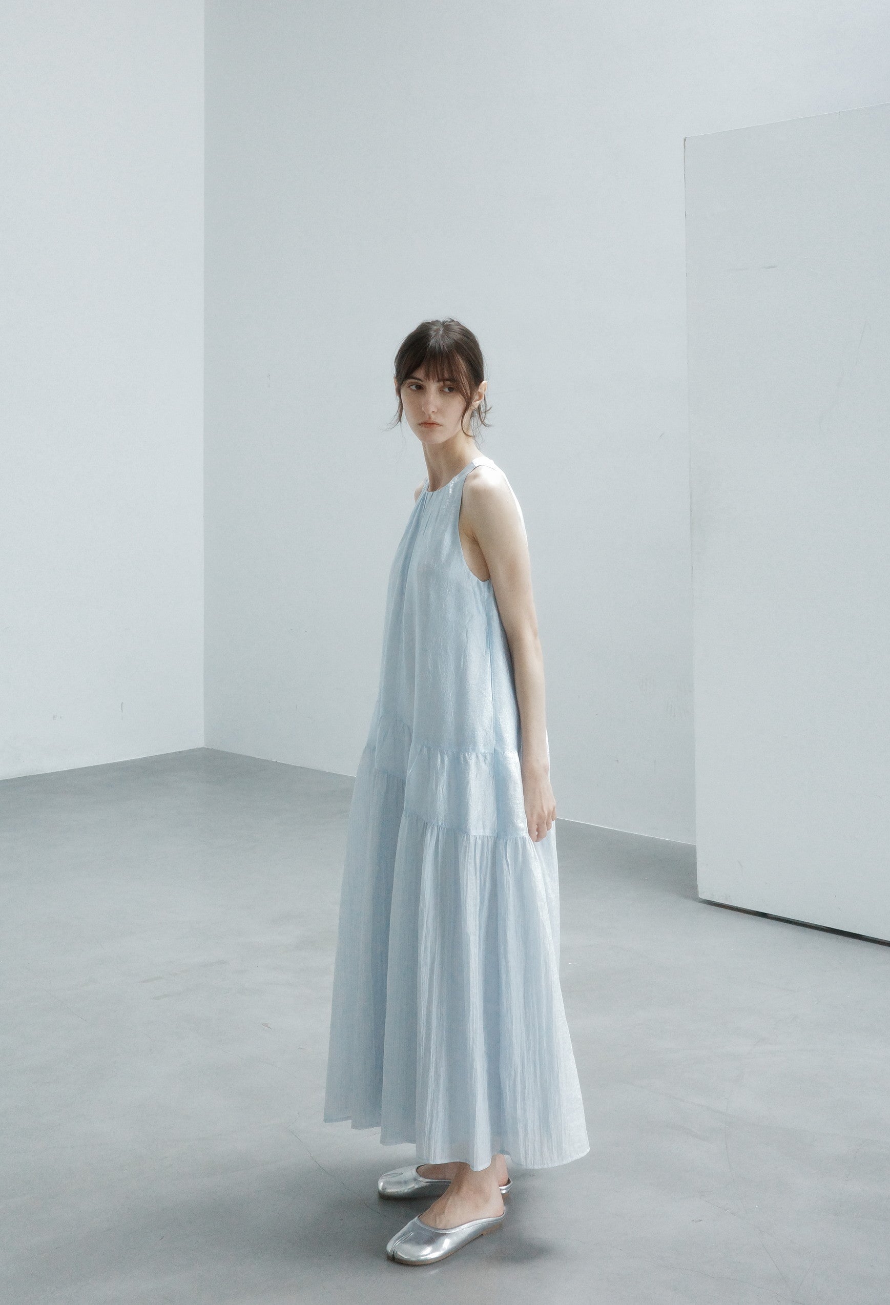 BACK RIBBON SMOOTH DRESS