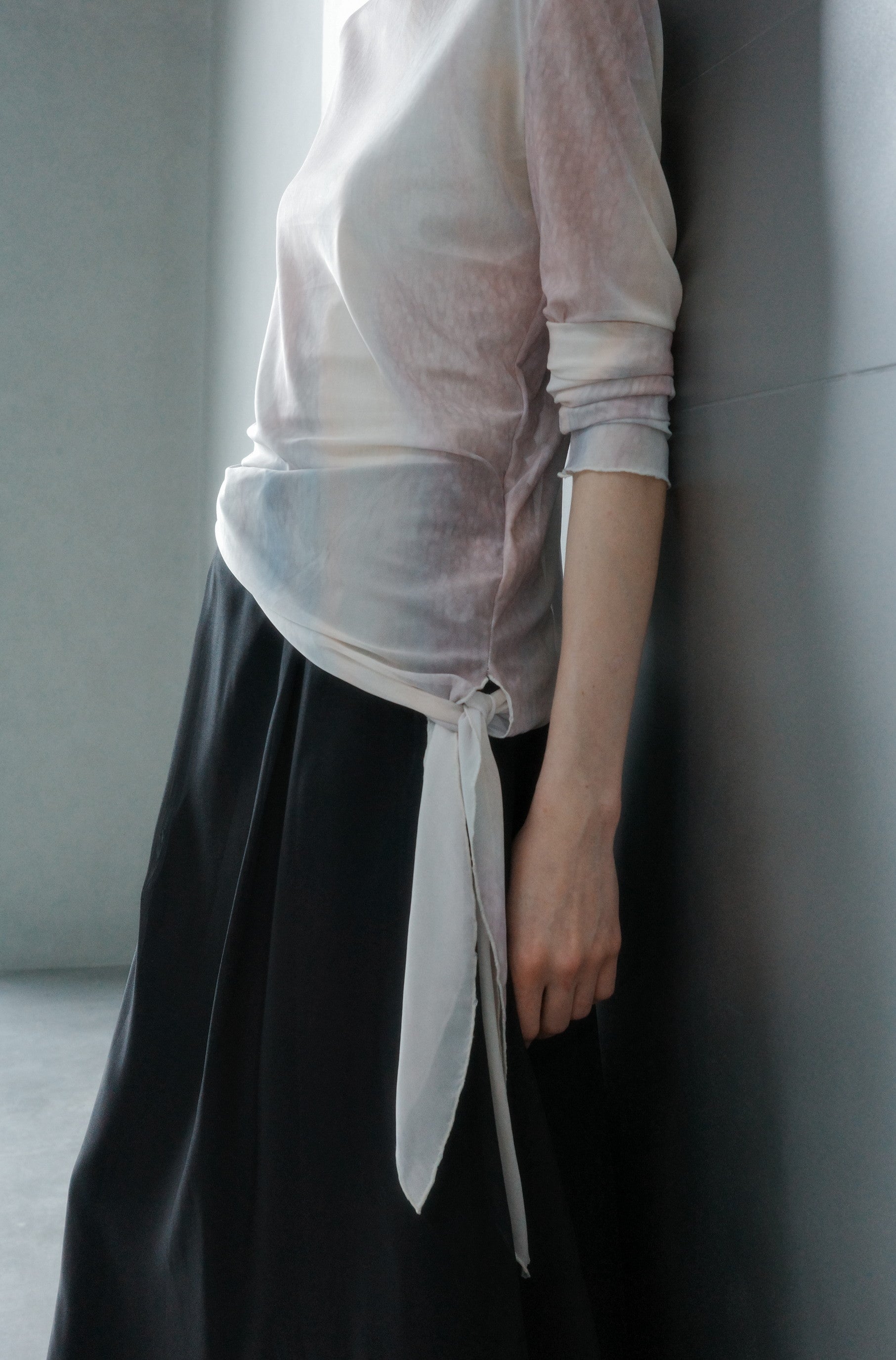 GLOW TIE SHEER TOP