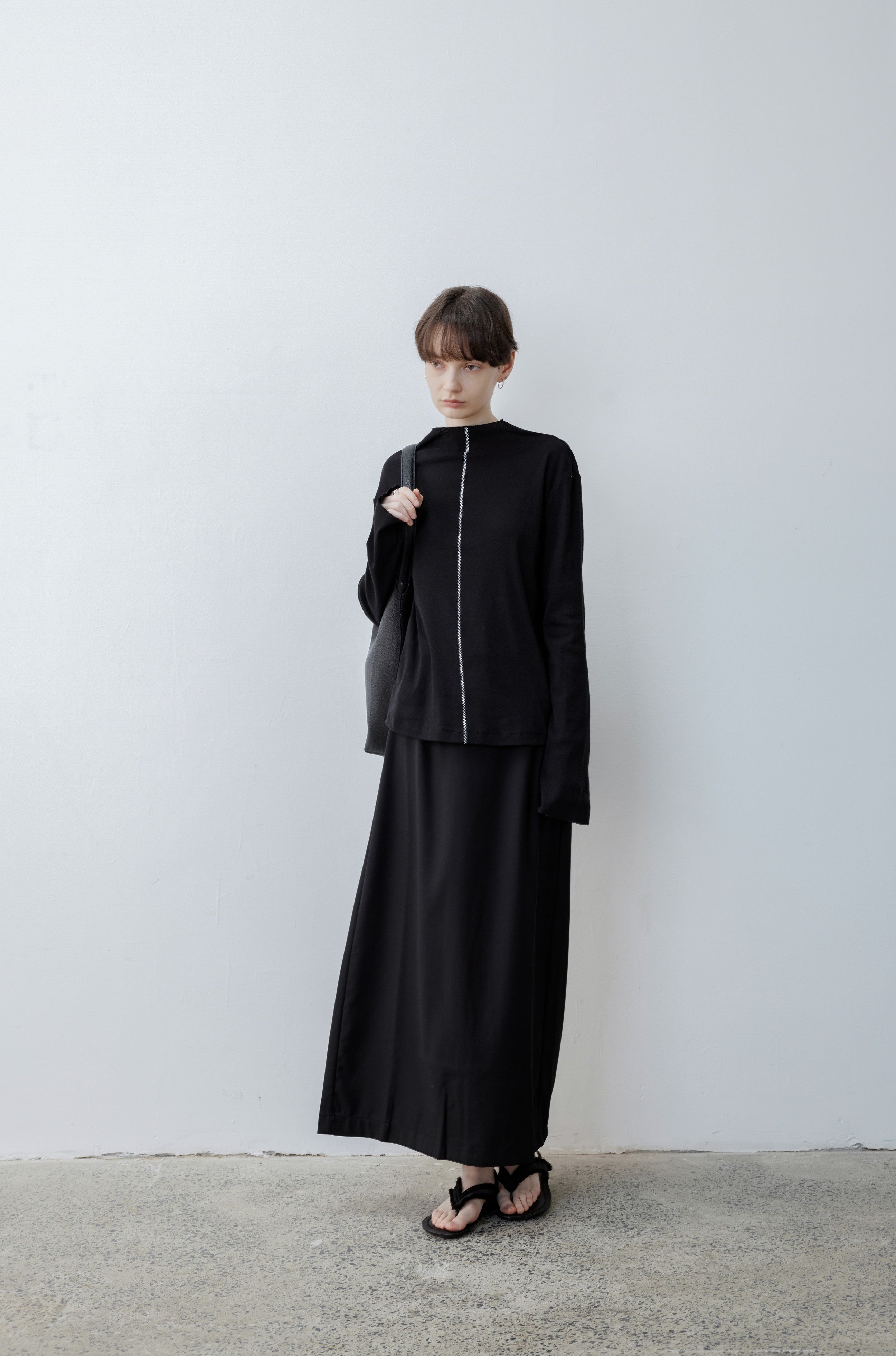 BACK SLIT SMOOTH FLAT SKIRT / バックスリットスムースフラットスカート