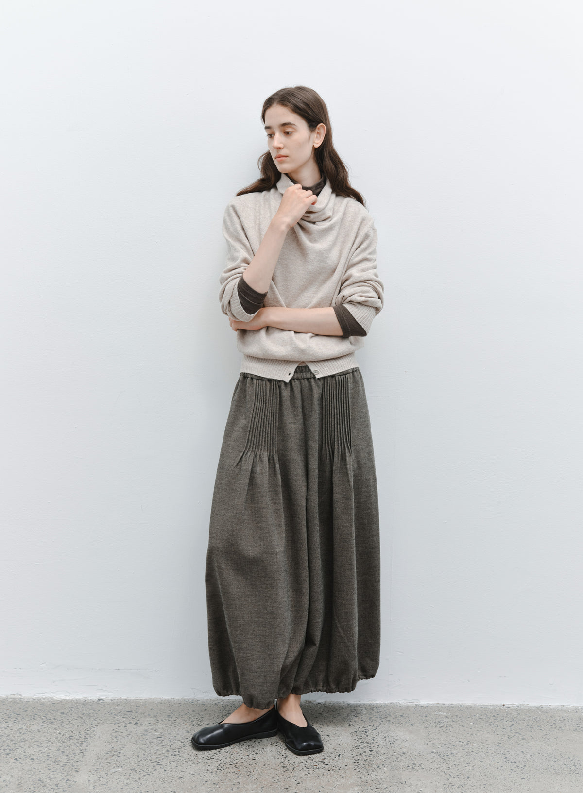 EDGE PLEATS LANTERN PANTS