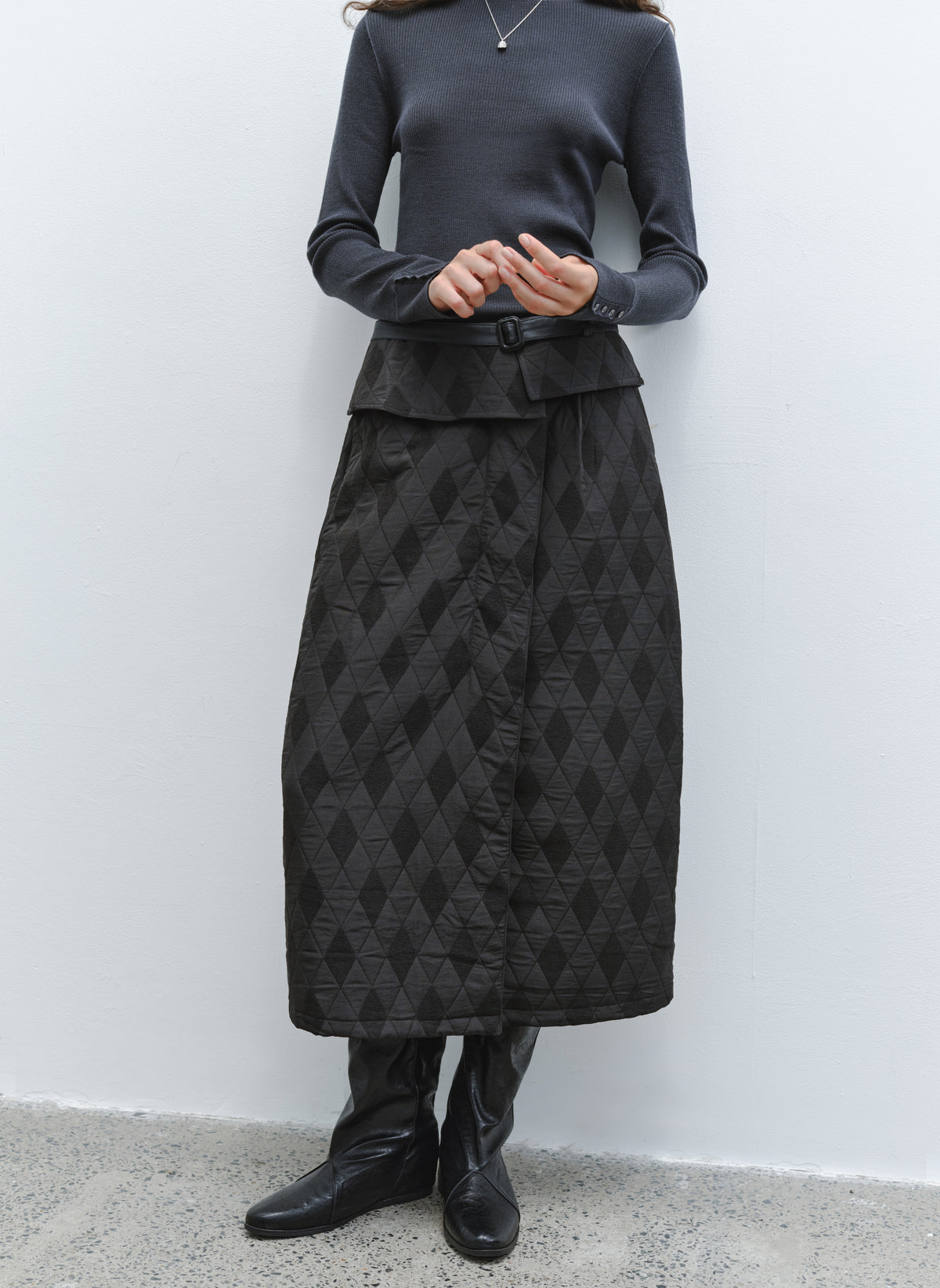 DIAMOND QUILTING SLIT SKIRT