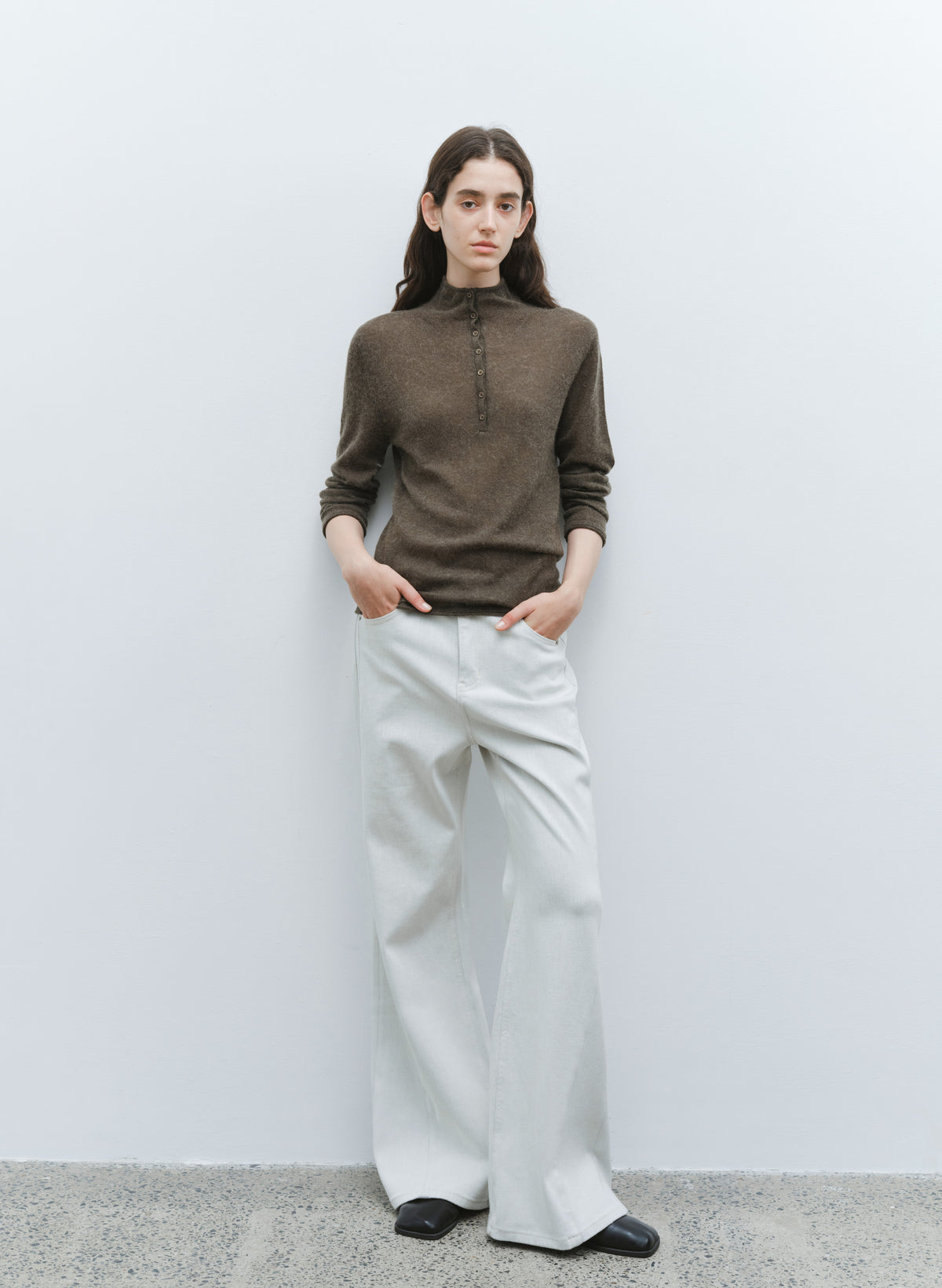 WASHED WHITE FLARE JEANS