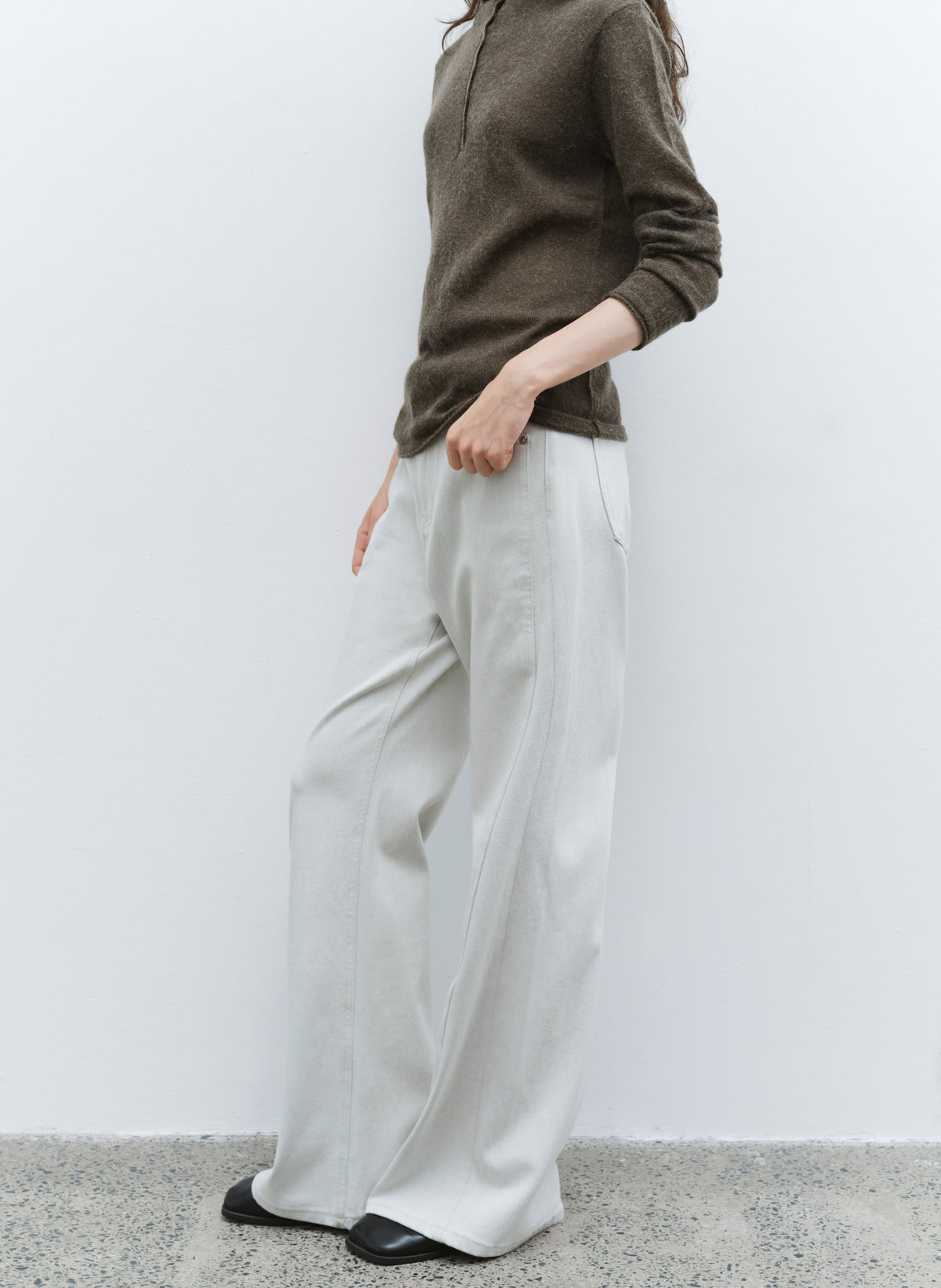 WASHED WHITE FLARE JEANS
