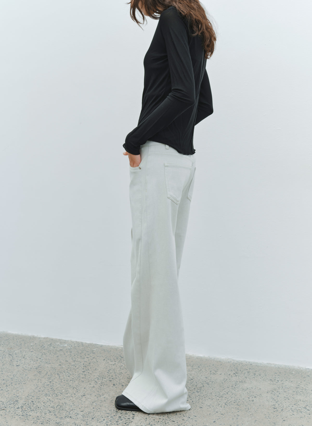 WASHED WHITE FLARE JEANS