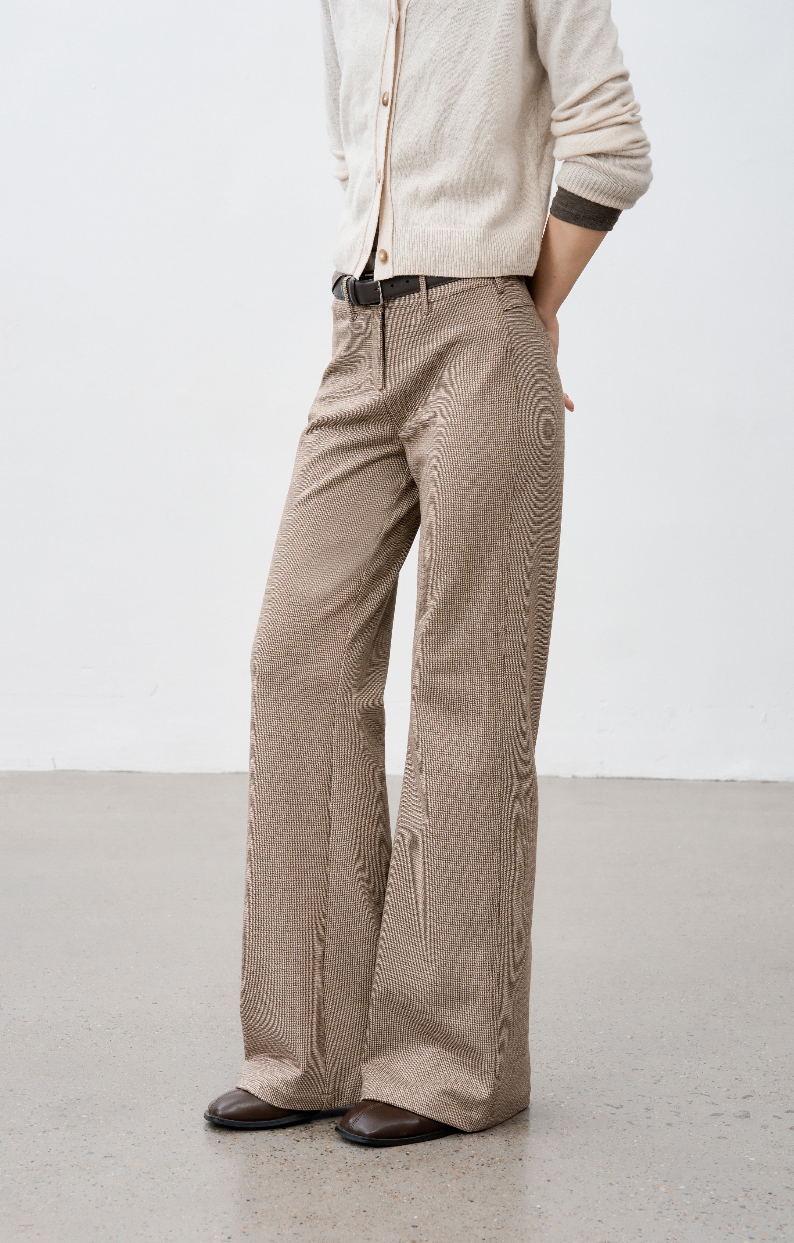 HOUNDSTOOTH FLARE PANTS / Houndstooth pattern flare pants