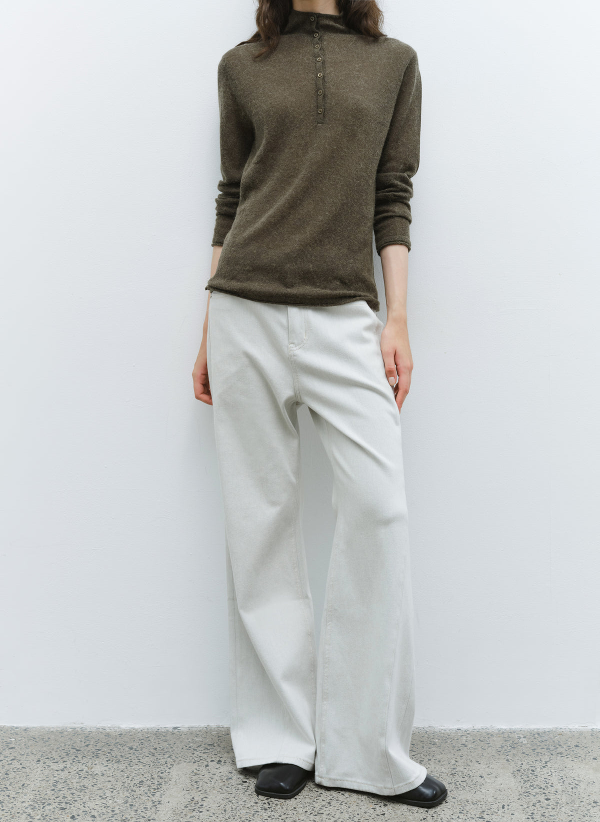 WASHED WHITE FLARE JEANS