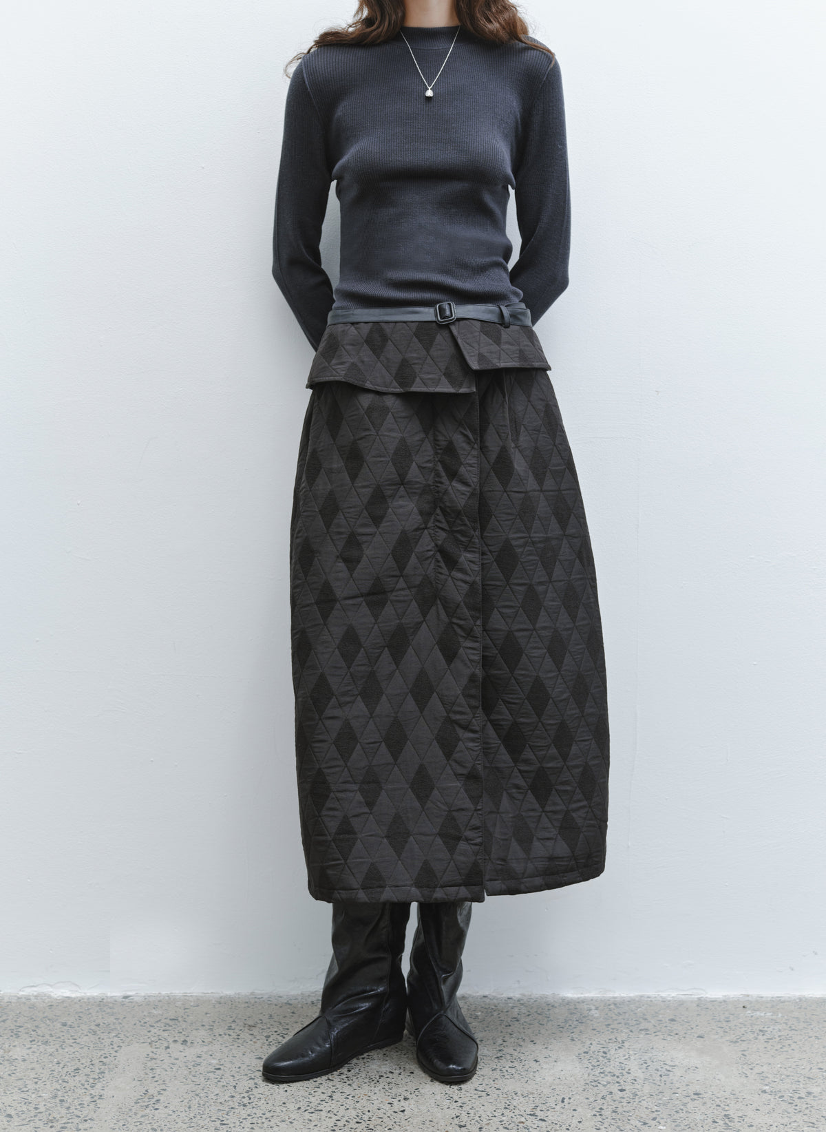 DIAMOND QUILTING SLIT SKIRT