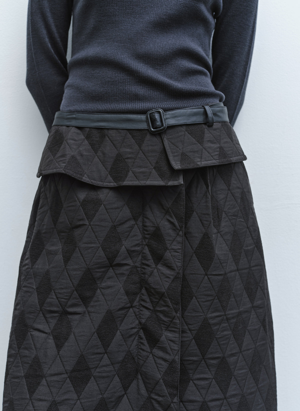 DIAMOND QUILTING SLIT SKIRT