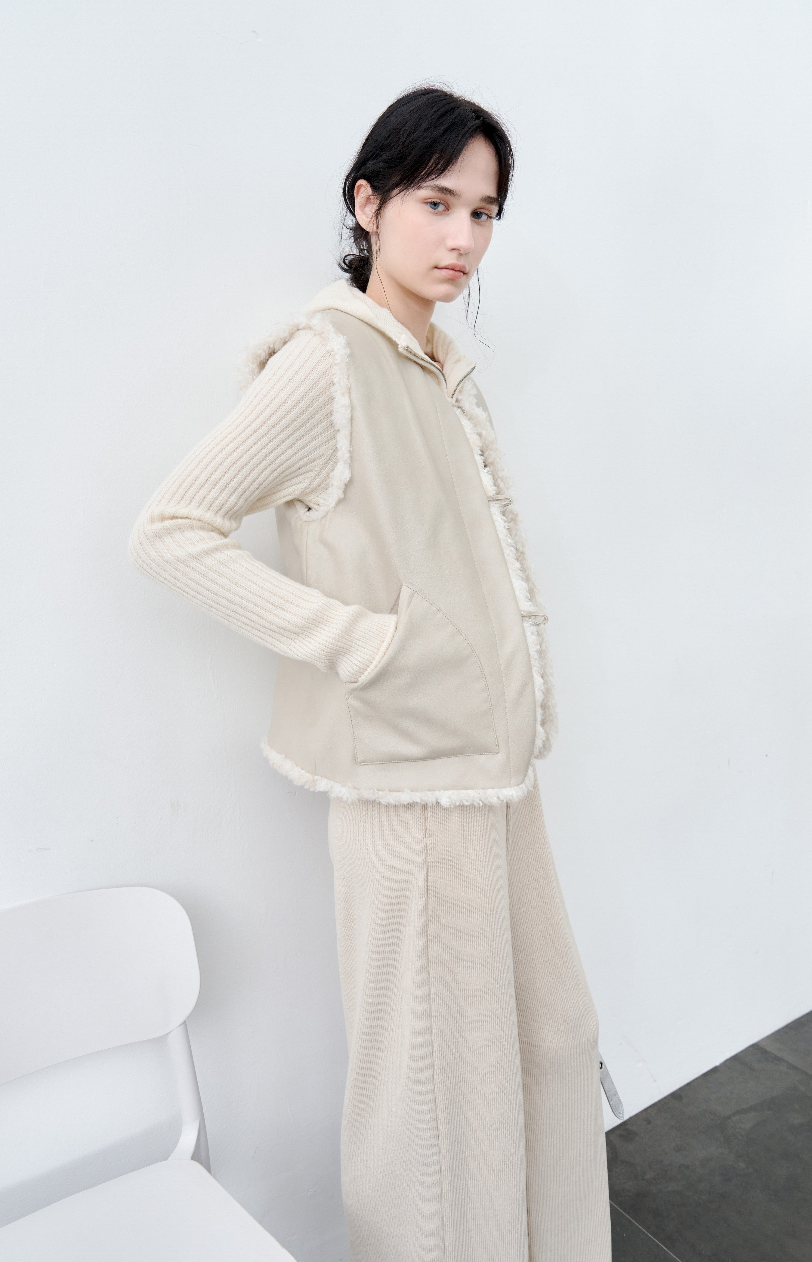 REVERSIBLE SOFT BOA VEST / 리버시블 소프트 보아 베스트