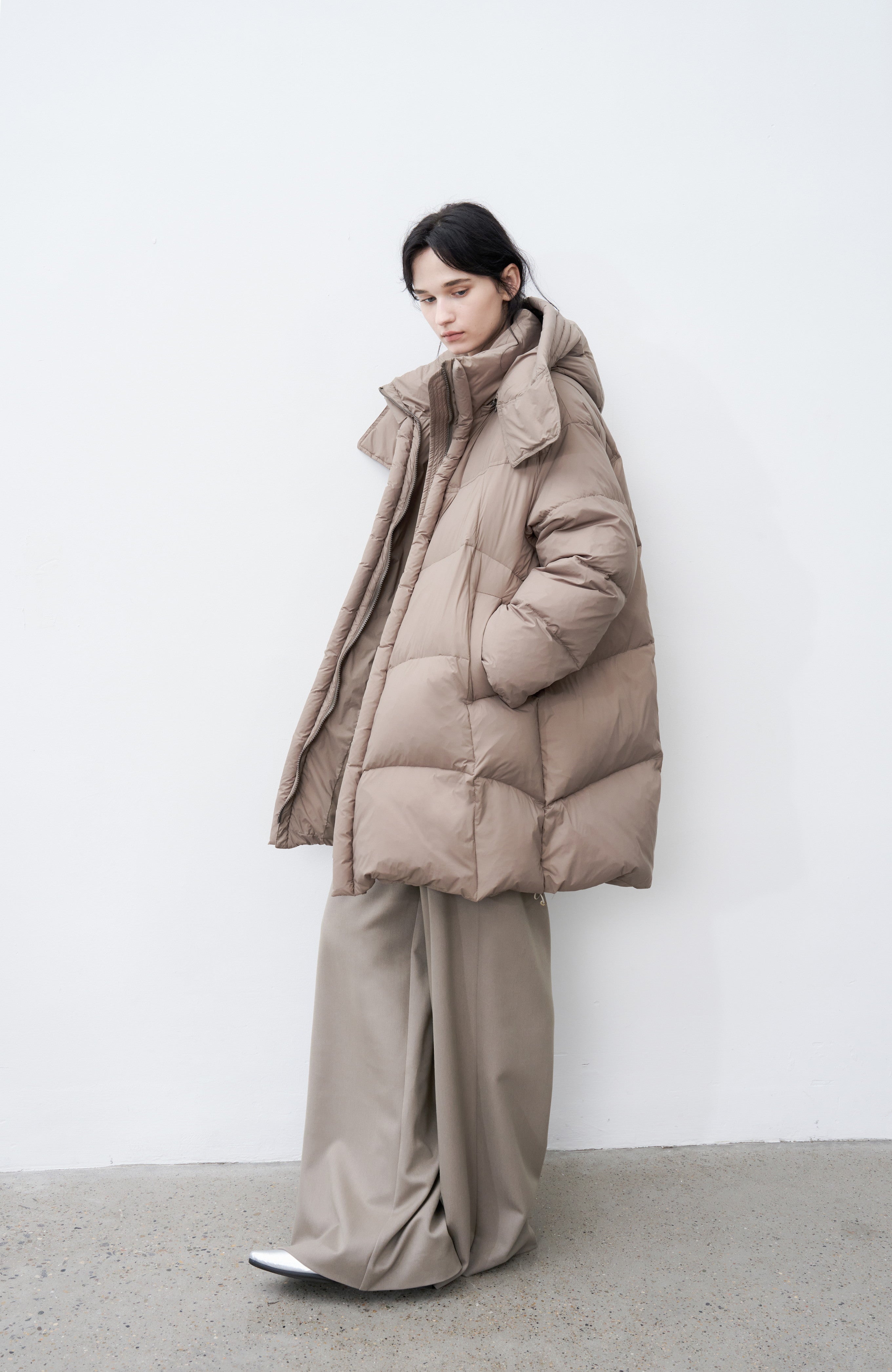 HOODED VOLUME MIDI DOWN / フードボリュームミドルダウン